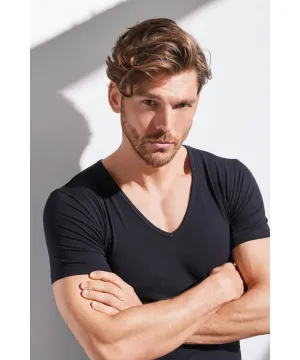 Falke Men T-Shirt V-neck Climate Control for ideal temperature regulation